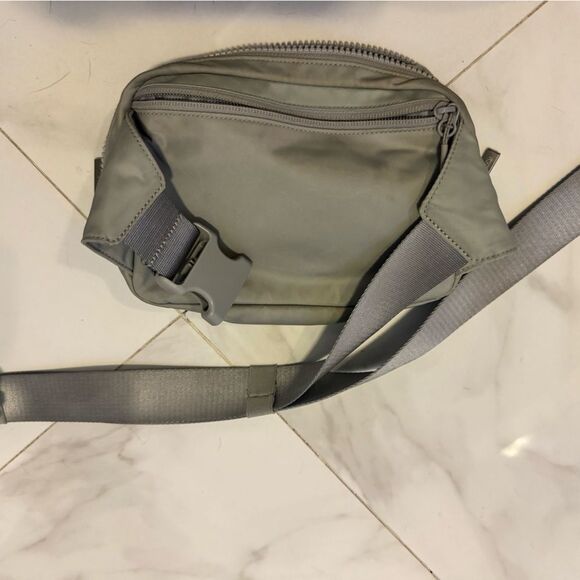 Lululemon Gray Belt Bag #12 - Picture 5 of 9